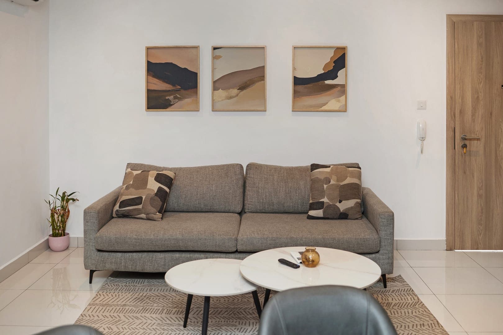 Modern 1BR Loxwood  Balcony Pool 10min Airport 4