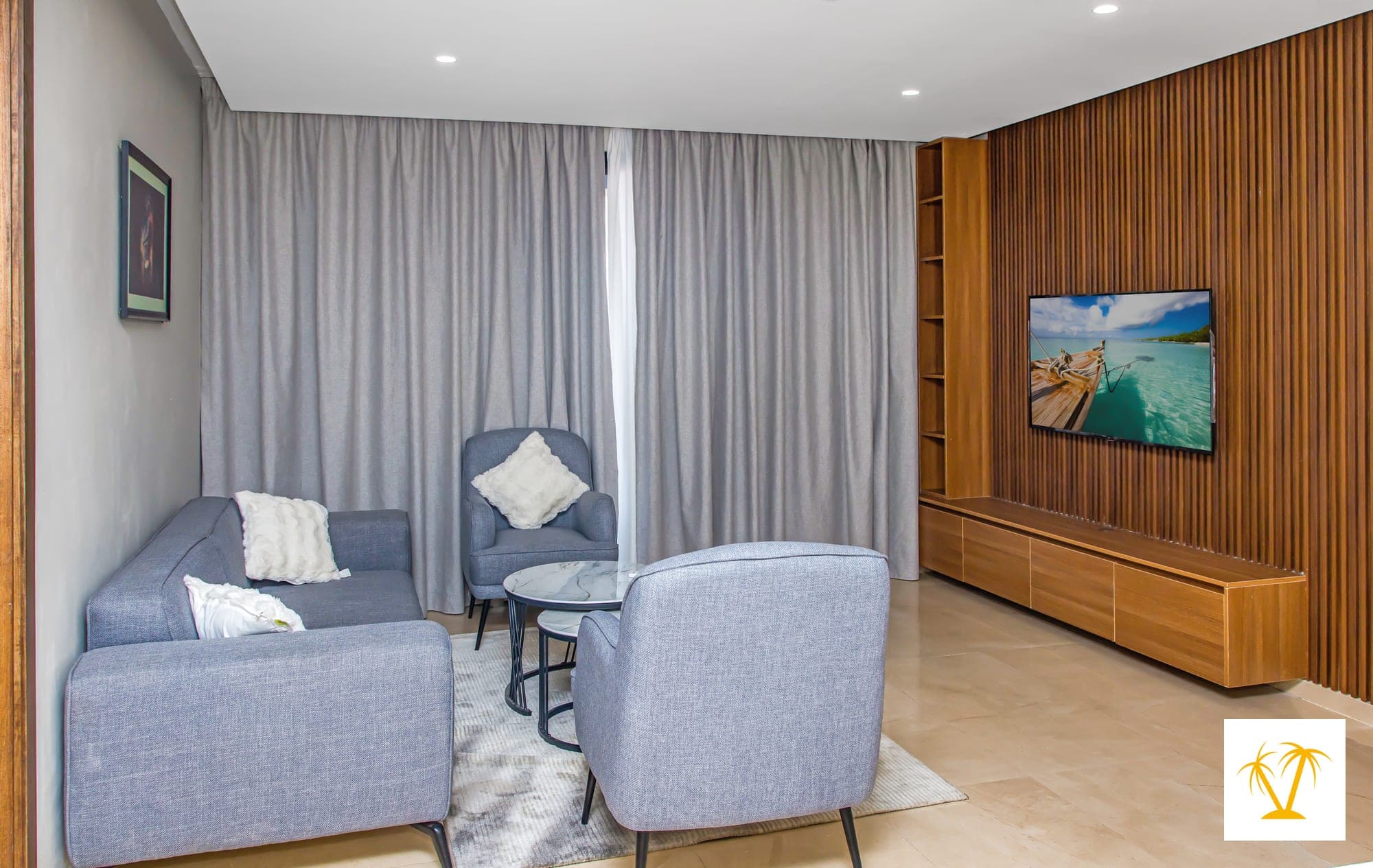 Modern 2BR in Osu + Pool & Fast WiFi 2