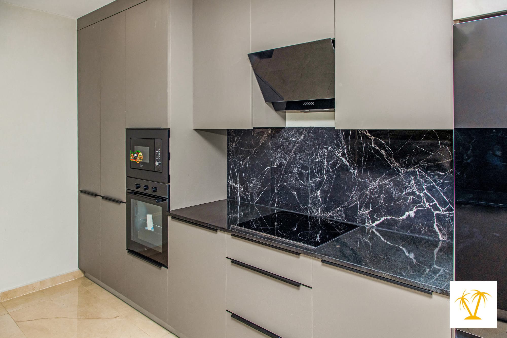 Modern 2BR in Osu + Pool & Fast WiFi 4